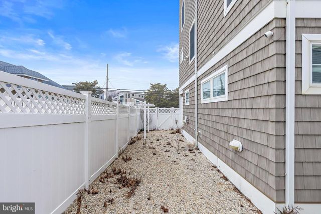 104 E HOBART AVE, Beach Haven, NJ 08008