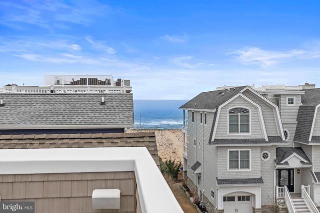 104 E HOBART AVE, Beach Haven, NJ 08008