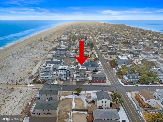 104 E HOBART AVE, Beach Haven, NJ 08008