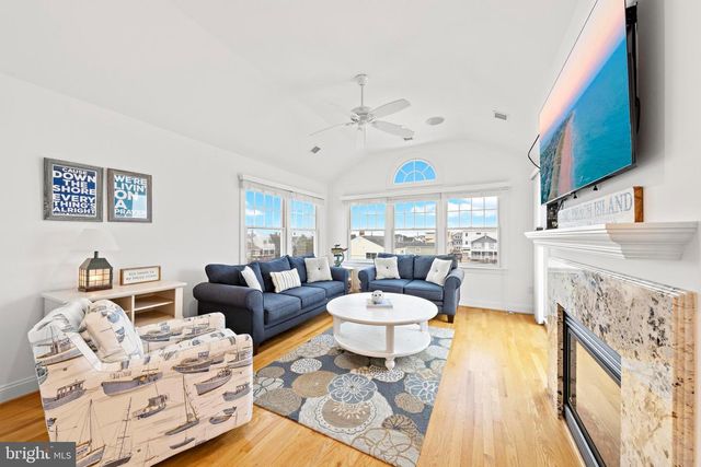 104 E HOBART AVE, Beach Haven, NJ 08008