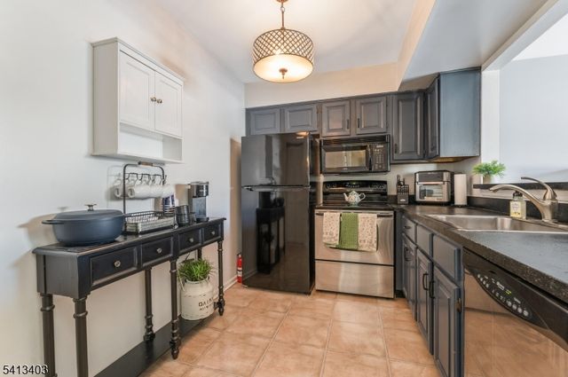 95 Huckleberry Ct, Readington Twp., NJ 08887