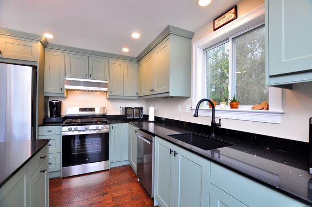 114 El Toro Drive, Bristol, CT 06010