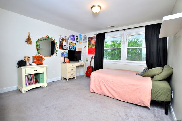 114 El Toro Drive, Bristol, CT 06010