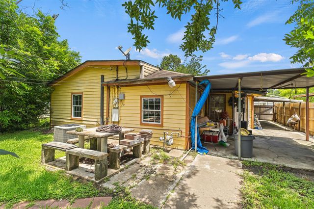 211 Crescent Drive, Pasadena, TX 77506