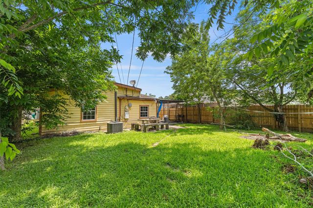 211 Crescent Drive, Pasadena, TX 77506