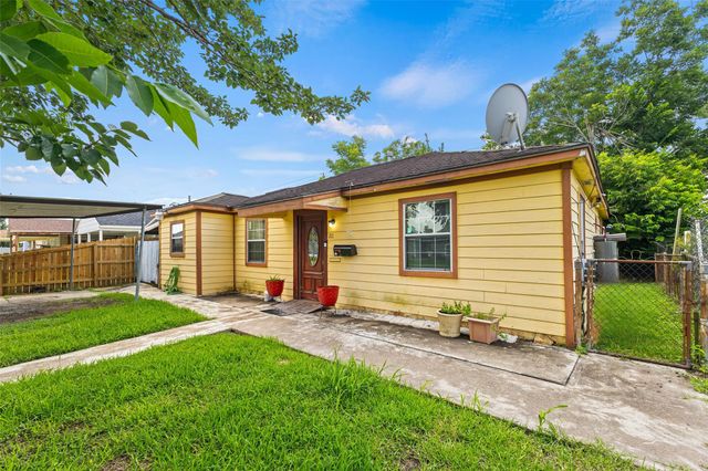 211 Crescent Drive, Pasadena, TX 77506