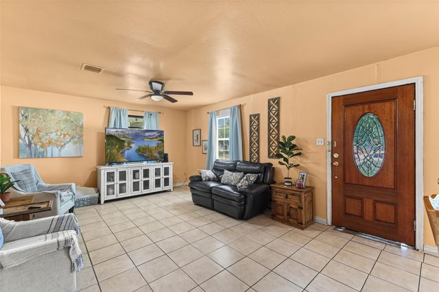 211 Crescent Drive, Pasadena, TX 77506