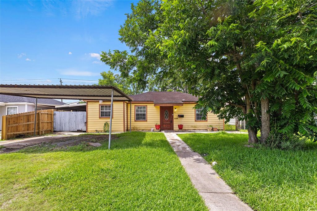 211 Crescent Drive, Pasadena, TX 77506
