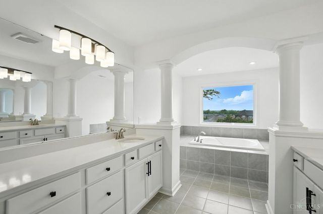 8848 Oakcrest Way, West Chester, OH 45069