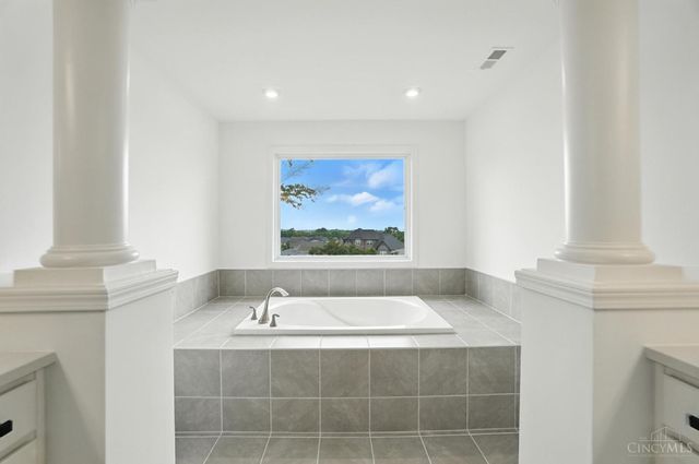 8848 Oakcrest Way, West Chester, OH 45069