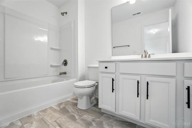 8848 Oakcrest Way, West Chester, OH 45069