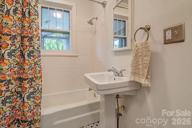33 Green Oak Road, Asheville, NC 28804