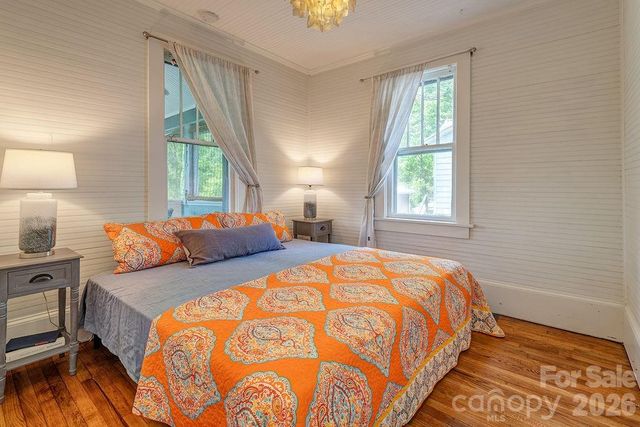 33 Green Oak Road, Asheville, NC 28804