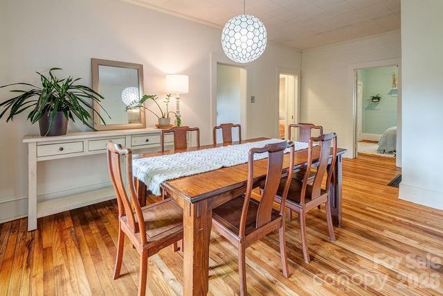 33 Green Oak Road, Asheville, NC 28804