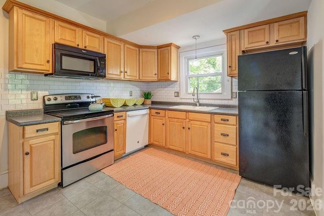 33 Green Oak Road, Asheville, NC 28804