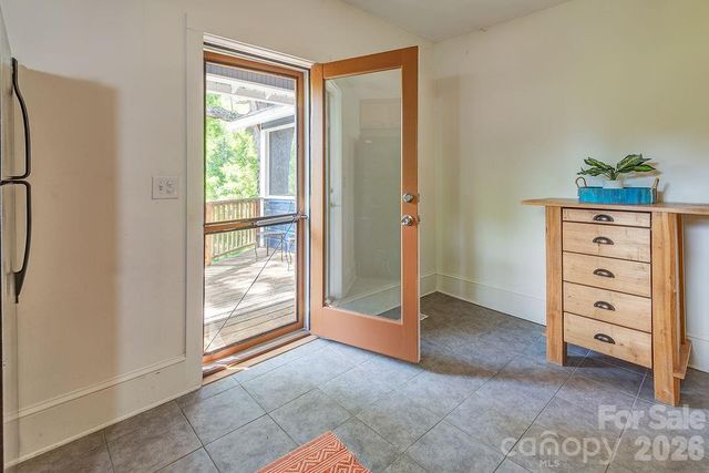33 Green Oak Road, Asheville, NC 28804