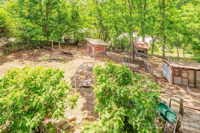 33 Green Oak Road, Asheville, NC 28804