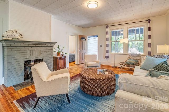 33 Green Oak Road, Asheville, NC 28804