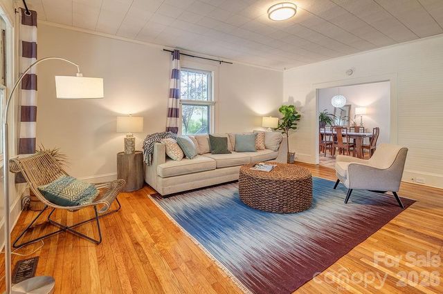 33 Green Oak Road, Asheville, NC 28804