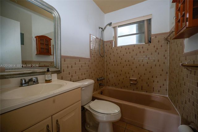 5825 Buchanan St 1, Hollywood, FL 33021