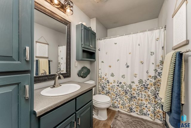 2520 S Alpine Ave Avenue, Sioux Falls, SD 57110