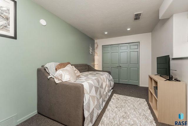 2520 S Alpine Ave Avenue, Sioux Falls, SD 57110