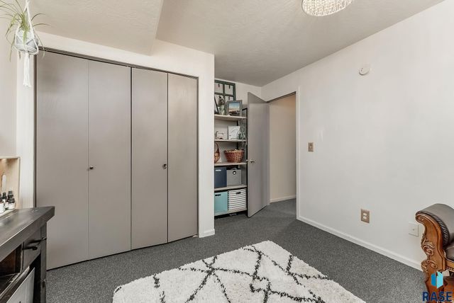 2520 S Alpine Ave Avenue, Sioux Falls, SD 57110