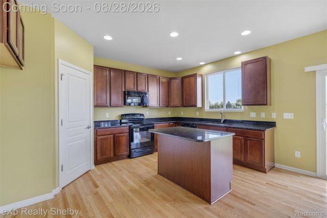 56626 Leeds Lane, Macomb Township, MI 48042