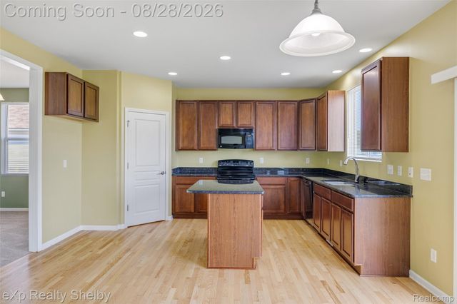 56626 Leeds Lane, Macomb Township, MI 48042