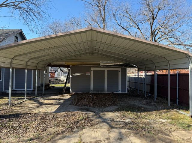 1027 E Lamar Street, Sherman, TX 75090