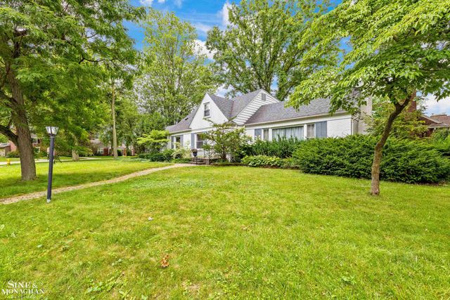 19980 W Clairview Court Court, Grosse Pointe Woods, MI 48236