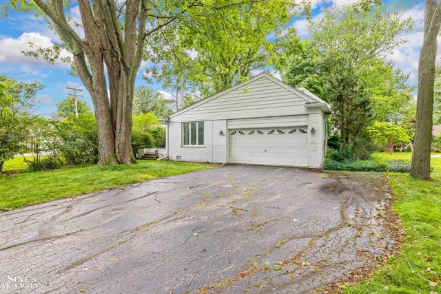 19980 W Clairview Court Court, Grosse Pointe Woods, MI 48236