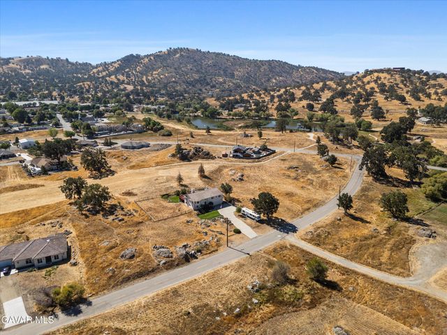 28360 Burning Tree Drive, Tehachapi, CA 93561