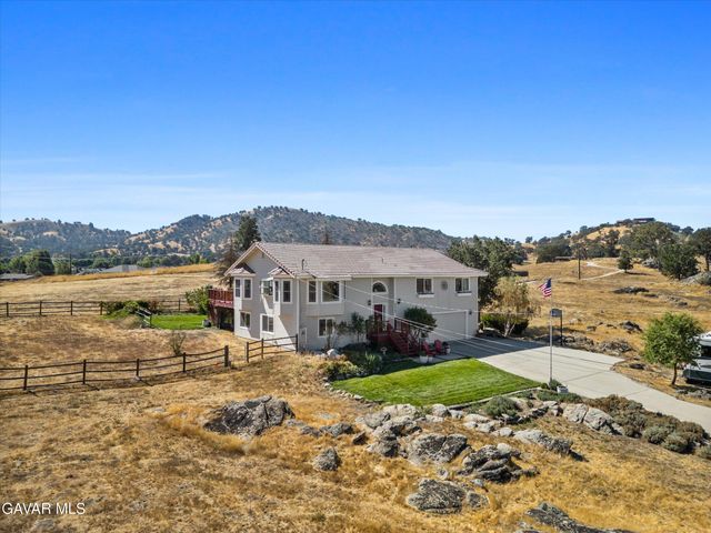 28360 Burning Tree Drive, Tehachapi, CA 93561