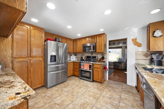 28360 Burning Tree Drive, Tehachapi, CA 93561