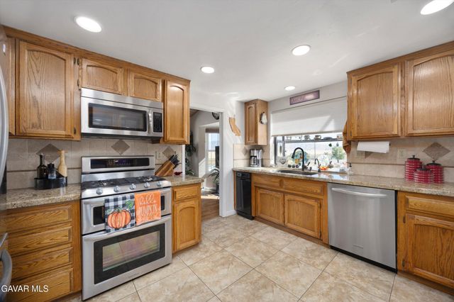 28360 Burning Tree Drive, Tehachapi, CA 93561