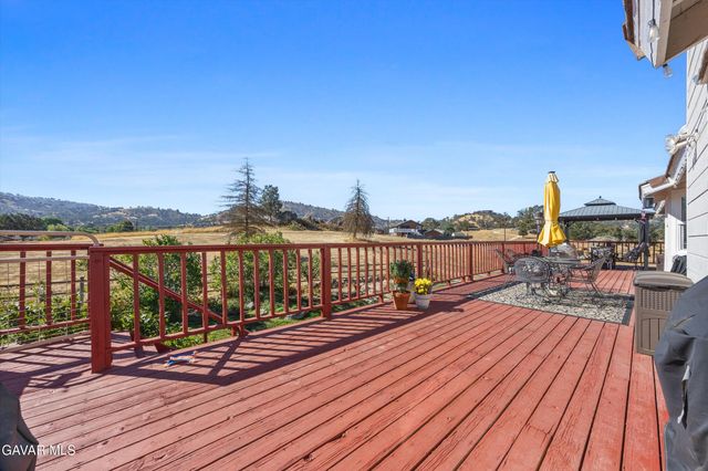 28360 Burning Tree Drive, Tehachapi, CA 93561