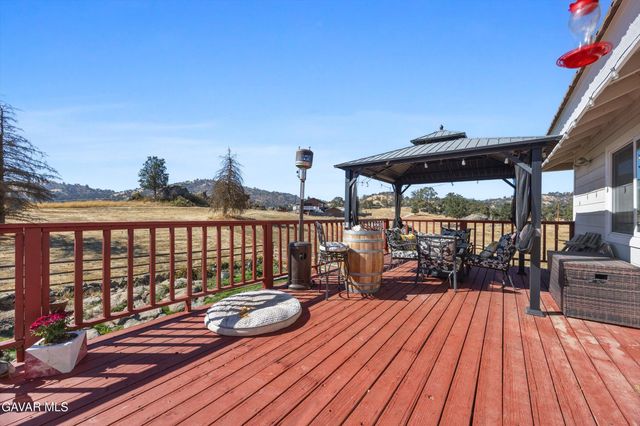 28360 Burning Tree Drive, Tehachapi, CA 93561