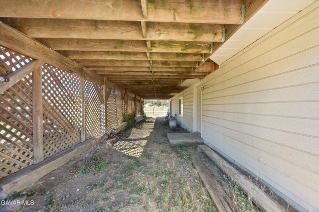 28360 Burning Tree Drive, Tehachapi, CA 93561