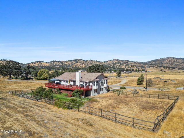28360 Burning Tree Drive, Tehachapi, CA 93561