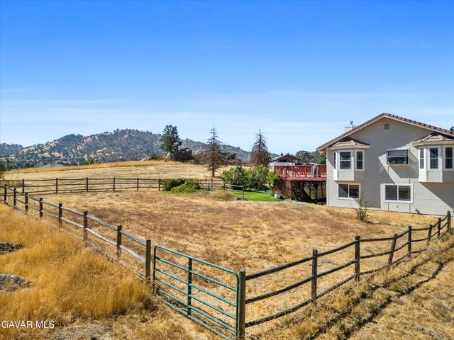 28360 Burning Tree Drive, Tehachapi, CA 93561