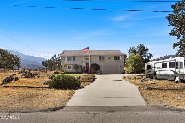 28360 Burning Tree Drive, Tehachapi, CA 93561
