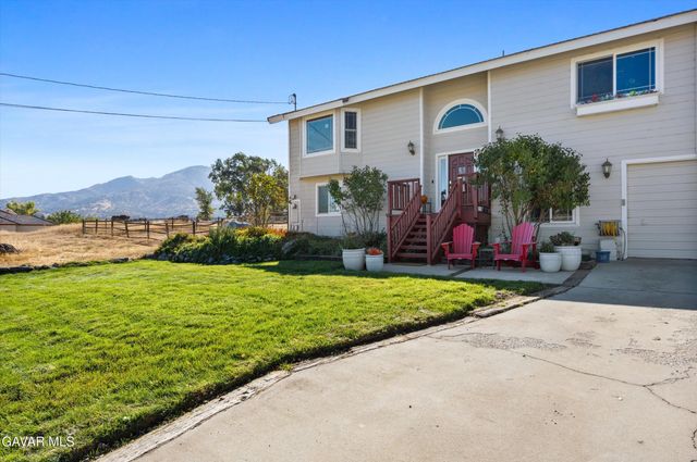 28360 Burning Tree Drive, Tehachapi, CA 93561