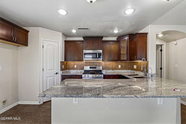 11583 SAINT MARTIN Way, El Paso, TX 79936