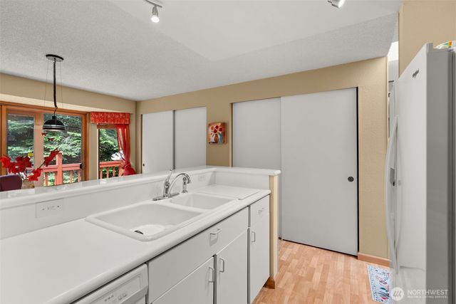 1111 S 249th Place, Des Moines, WA 98198