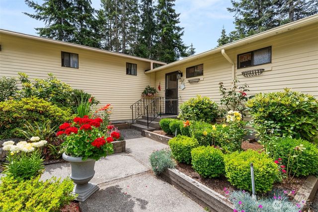 1111 S 249th Place, Des Moines, WA 98198