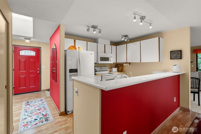 1111 S 249th Place, Des Moines, WA 98198