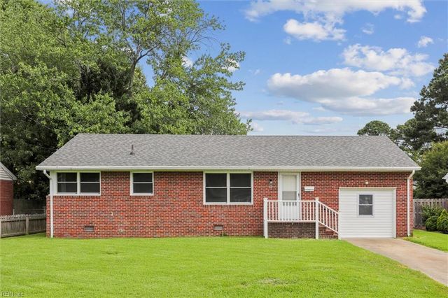 11 Eastlawn DR, Hampton, VA 23664