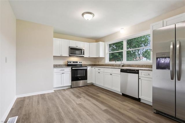 11 Eastlawn DR, Hampton, VA 23664
