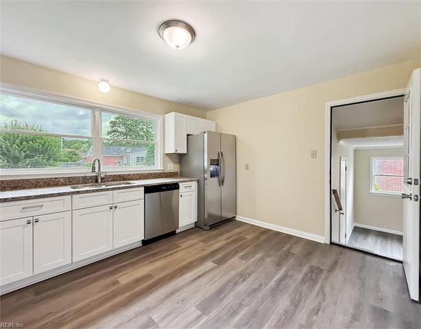 11 Eastlawn DR, Hampton, VA 23664